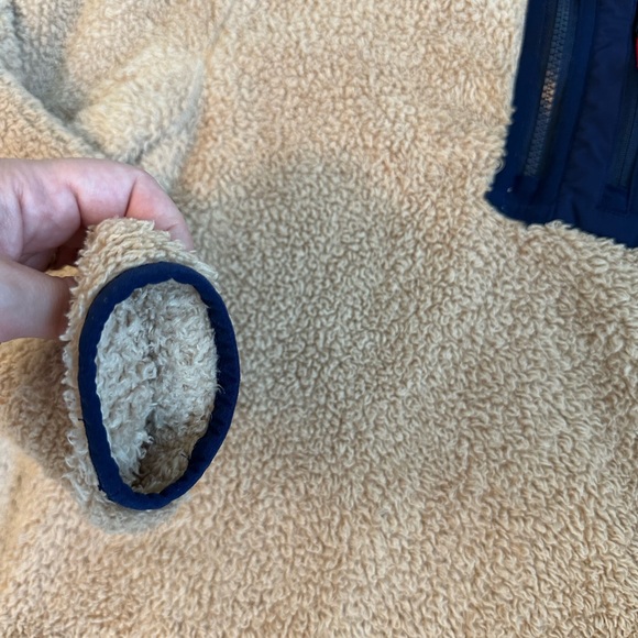 Vineyard Vines Cream and Navy Sherpa Pullover - Picture 4 of 7